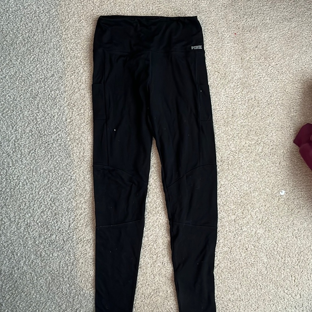 Athletic leggings, pockets on both sides